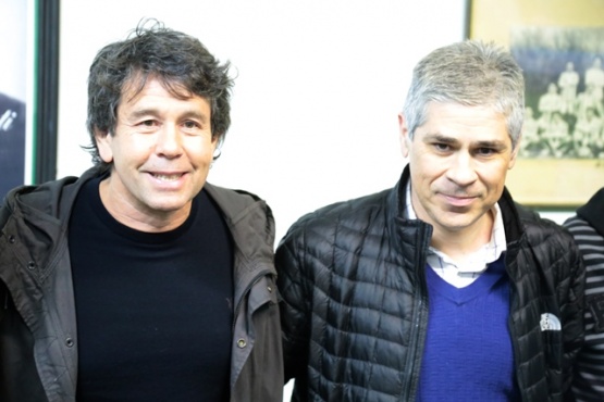 González ayer junto al chef Ariel Rodríguez Palacios en “Sabores Santacruceños”. (C.G.).  