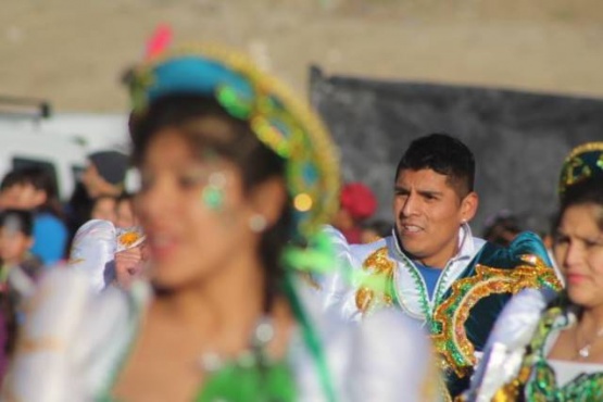 Residentes Bolivianos en Puerto Madryn conmemorando el 6 de agosto, entrada de la Virgen de Copacabana.