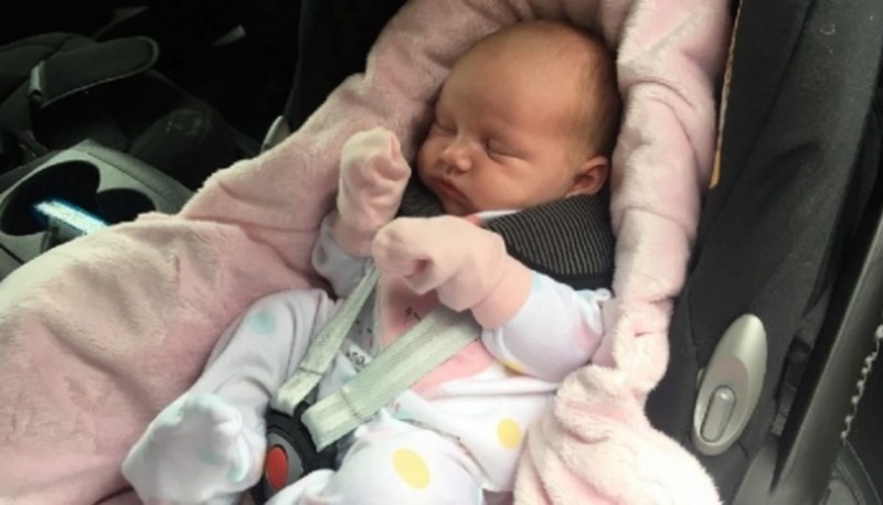 La pequeña Harper, de tres semanas de vida, pudo finalmente recuperarse. (STV News).