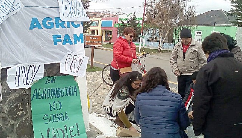 “Ayudamos cuando reclaman con sus carteles”.