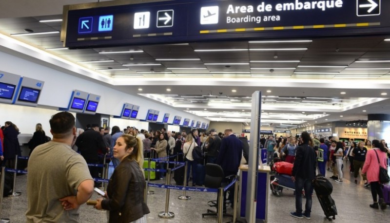 Esta mañana estaban suspendidos los vuelos en el Aeroparque (David Fernández / Archivo Clarín).
