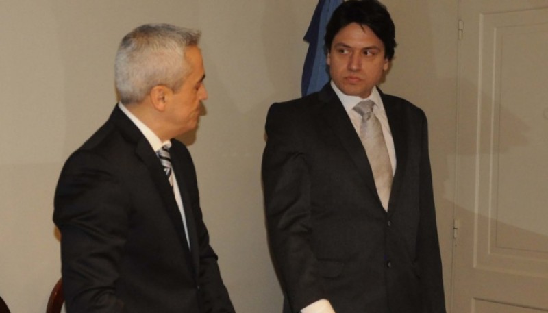 El presidente Carlos Ramos y Javier Stoessel, representante por la Minoría. 