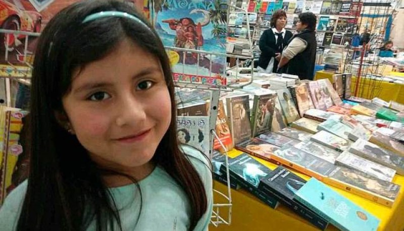 Lucía Burgos Valdez, la niña más lectora de la Provincia de Santa Cruz. 