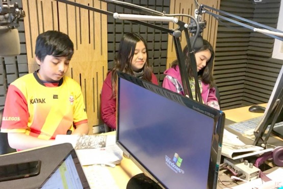 Los chicos pasaron por los estudios de Tiempo FM