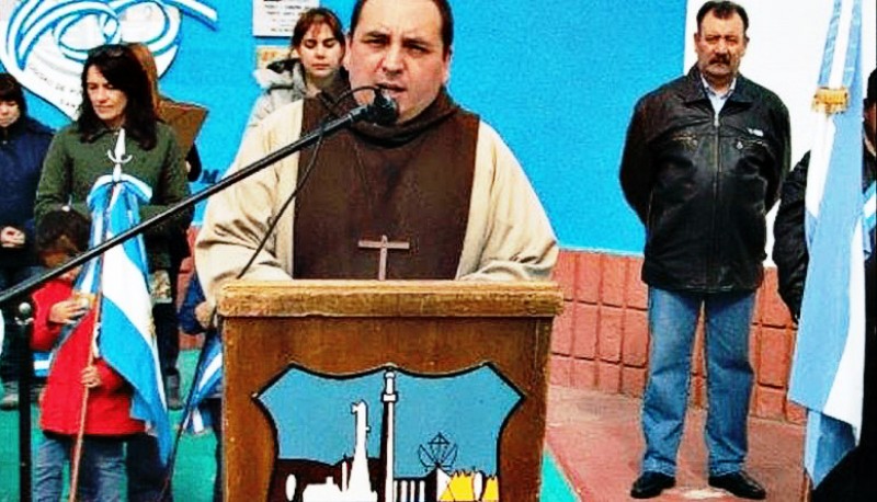 Nicolás Parma era el “padre Felipe” en la Iglesia de  Puerto Santa Cruz. 