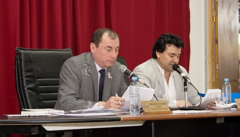 El Presidente Evaristo Ruiz y el secretario Gustavo Gómez, luego de la votación. 
