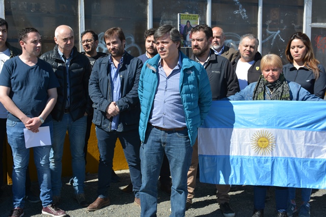 El viernes pasado hicieron un abrazo simbólico en el HCD. (C.R) 