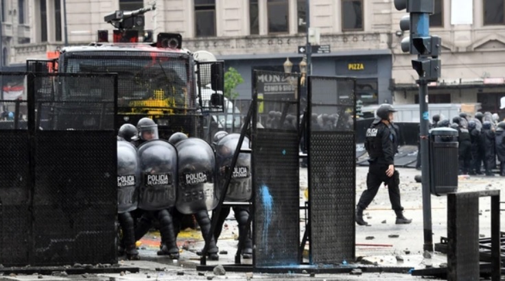 Hubo serios incidentes en la protesta.