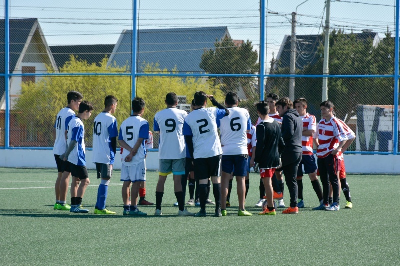 Los chicos, en plena competencia. 