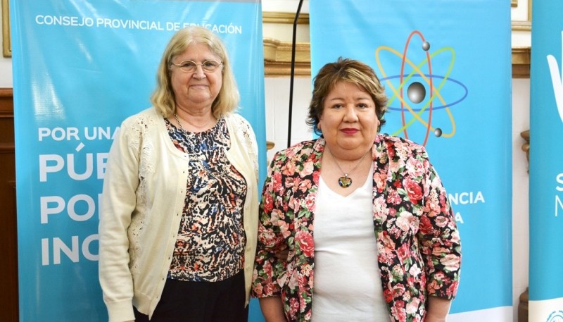 Prof. Ana Mancilla, coordinadora de Ciencia y Tecnología junto a la Prof. Norma Benedetto, secretaria de Coordinación Educativa del CPE. (C. R)