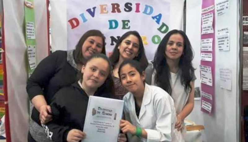El equipo de la Primaria 75 de Puerto San Julián que presentó proyecto sobre Diversidad de Género.