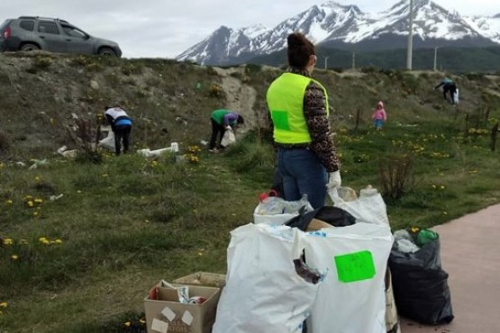 Se realizó el primer Plogging del Fin del Mundo