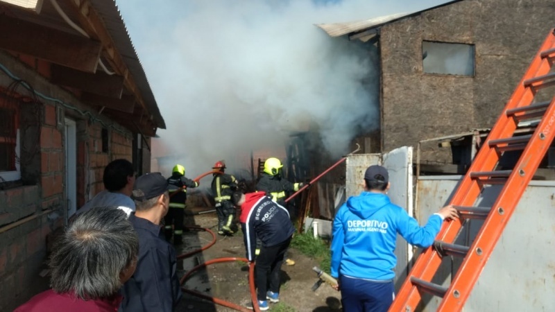 El incendio ocurrió en horas de la tarde de hoy. (C.G) 