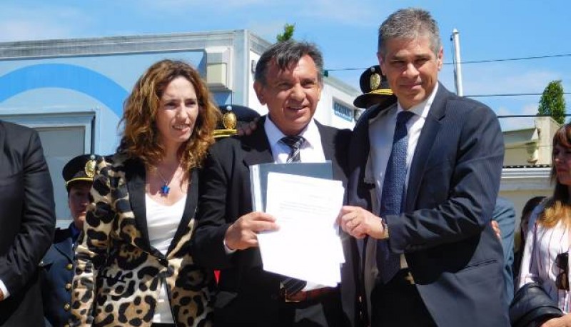 La ministra Rocío García y el Vicegobernador junto al intendente Hugo garay