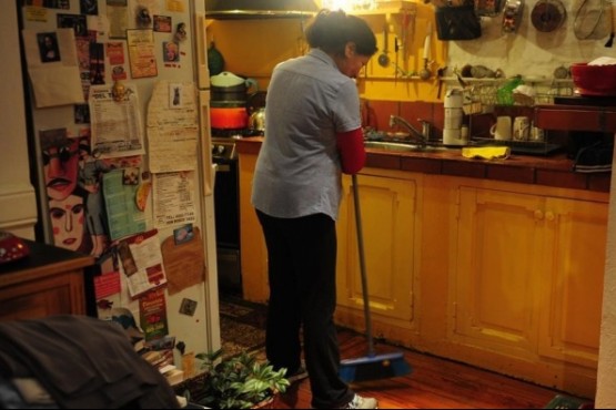 Las empleadas domésticas tendrán una suba del 5% este mes. (FOTO: Leandro Monachesi)