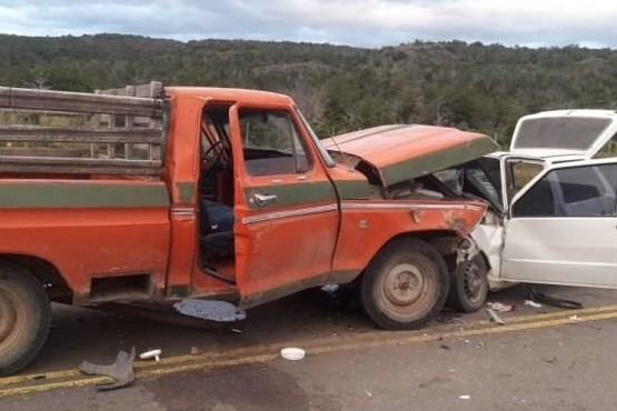 Murió una mujer tras un choque frontal