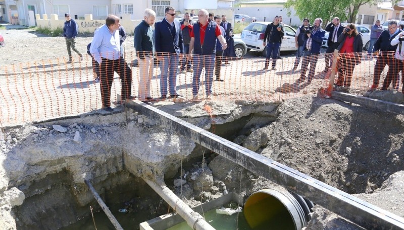 Frigerio recorrió la obra de la Cuenca Sarmiento y sostuvo que es una de las más importantes, aunque muy compleja, que se está haciendo en la ciudad. 