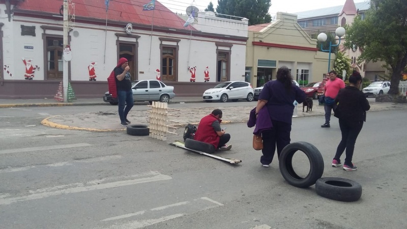 Cortaron al frente del Municipio. (C.R) 