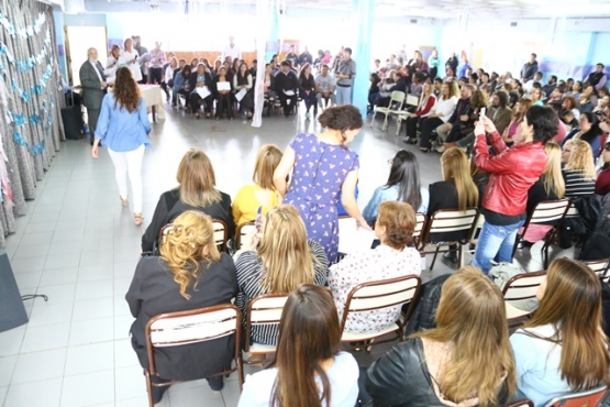 Los familiares acompañaron a los alumnos en el acto. (C.G)