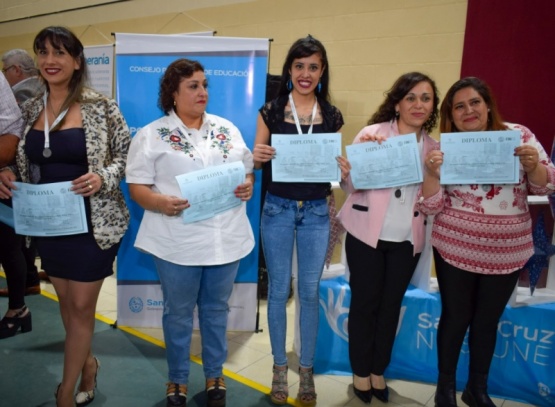 Egresadas del FINES, en el acto de hoy. 