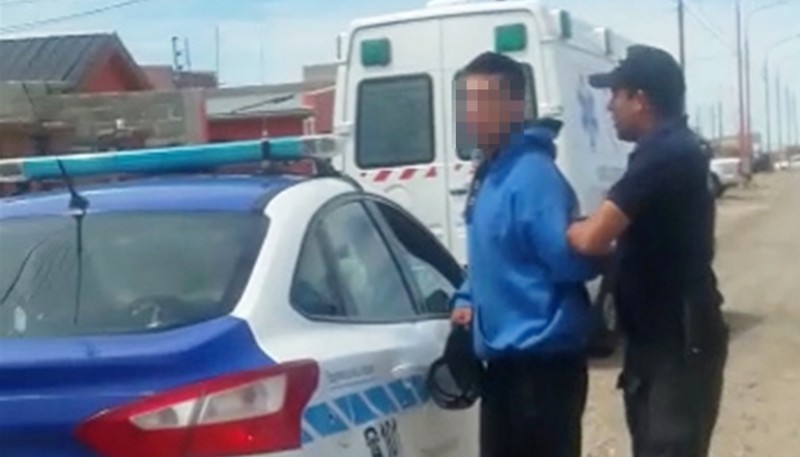 El sospechoso en momentos del arresto. (Foto: Captura de Video)