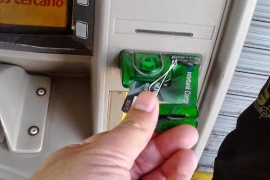 Encontraron otro dispositivo para  clonar tarjetas en cajeros automáticos