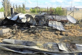 Ayres Argentinos: Incendio consumió una vivienda y un galpón