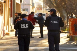 Expulsan a policía luego de abandonar la fuerza