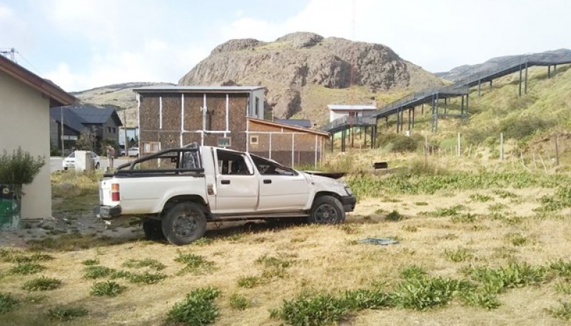 La camioneta quedó secuestrada en la sede policial de El Chaltén. (Fotos: Santa Cruz en el Mundo)