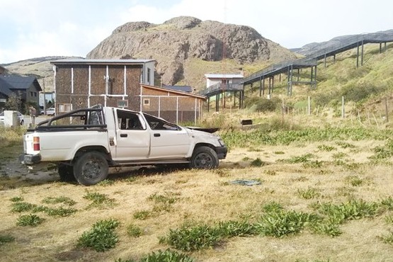 La camioneta quedó secuestrada en la sede policial de El Chaltén. (Fotos: Santa Cruz en el Mundo)