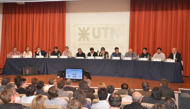 El último debate se dio en la Universidad Tecnológica Nacional.