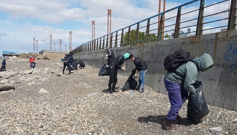 Se realizó limpieza en la costanera local