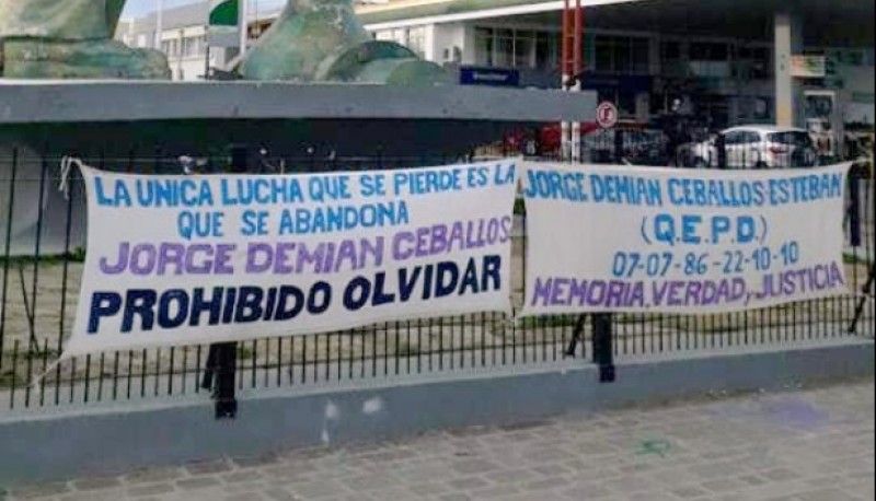 Uno de los carteles que se pueden leer al pie del Gorosito. 