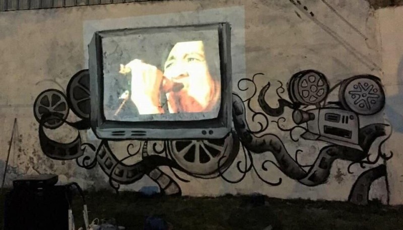 Mural donde se proyectaron películas de la Cuenca