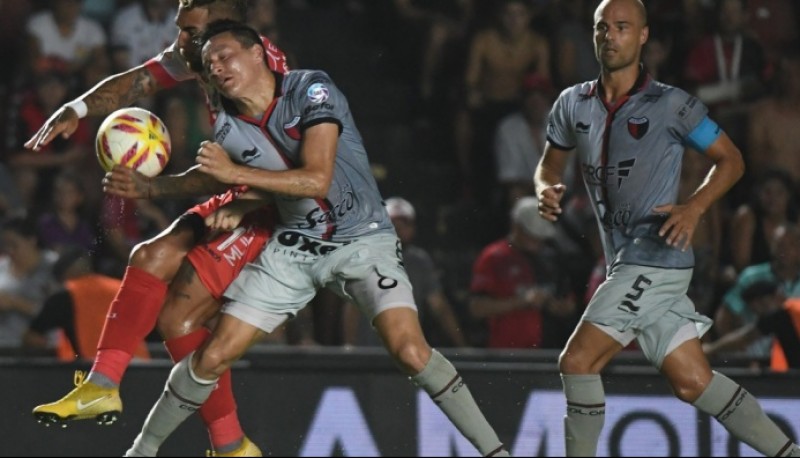 Colón, en el partido ante Argentinos Juniors, en Santa Fe. (José Almeida)