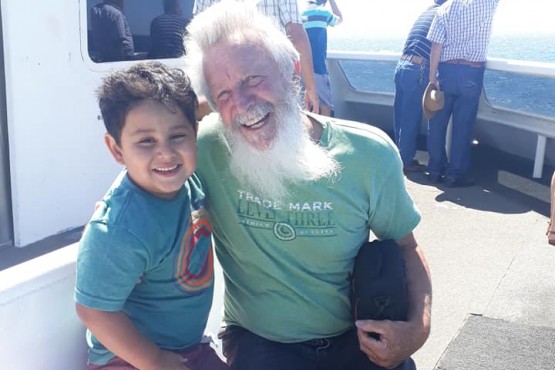 Un nene encontró a Papá Noel en un crucero en Puerto Madryn