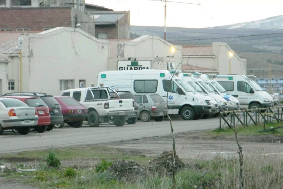 El septuagenario quedó internado en el Hospital de Río Turbio. 
