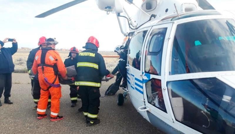 La Prefectura trasladó al marinero hacia Puerto Deseado. 