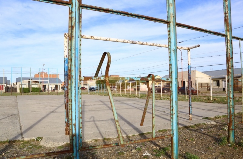 El óxido marca algunas de las plazas. (C.G)