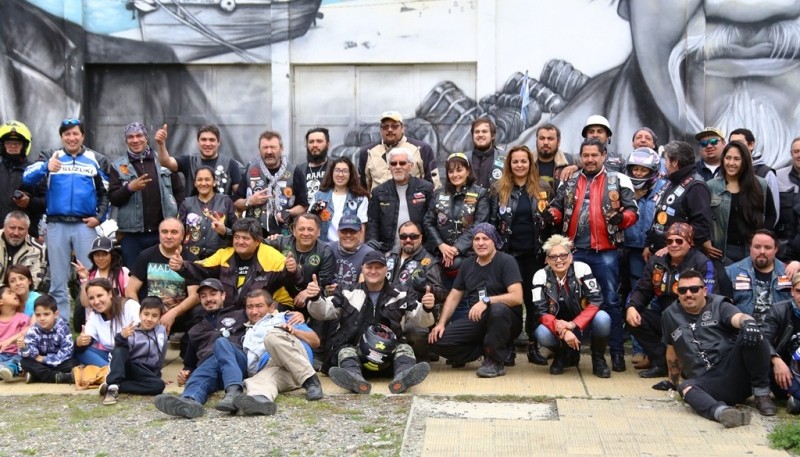 Los participantes del primer motoencuentro.