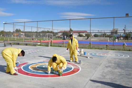 Tareas de pintura en el Parque de la Ciudad