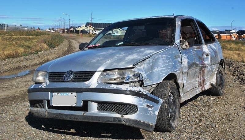 El Volkswagen Gol que volcó cerca de la autovía 