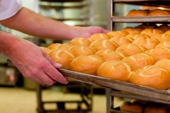 Pan para hoy: aumenta la harina y los servicios, baja el consumo