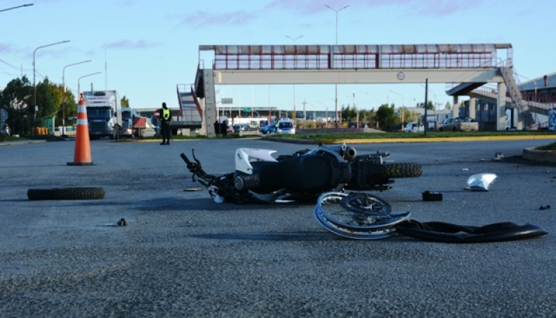La moto quedó totalmente destruida tras el accidente. (Foto: C.R.)