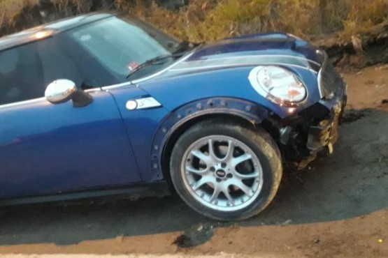 Gendarme volcó su Mini Cooper