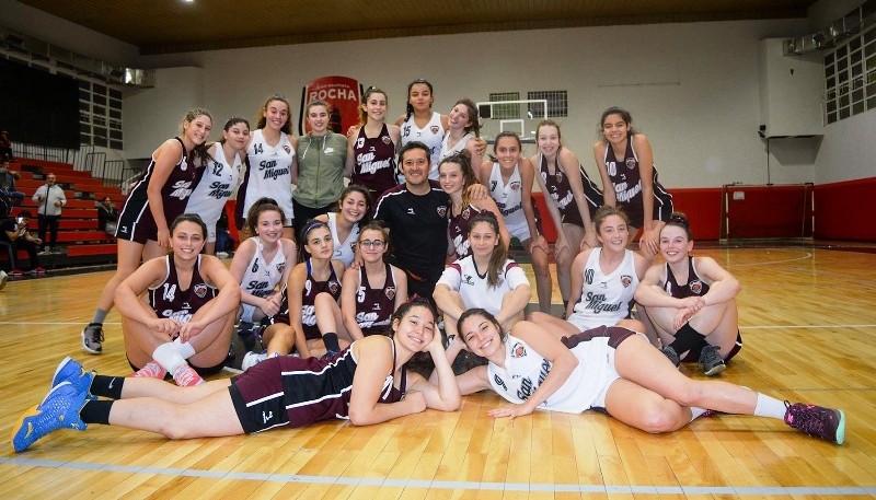 Campeonas y sub, juntas. 