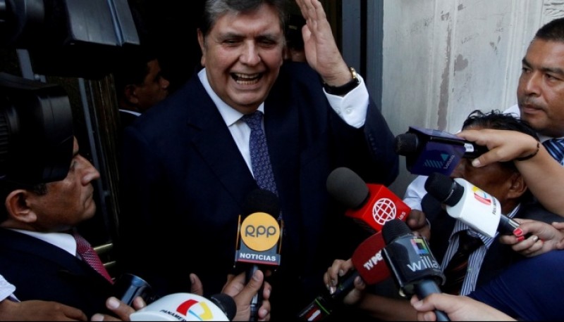 El ex presidente peruano Alan García se disparó un balazo en la cabeza cuando iba a ser detenido (REUTERS).