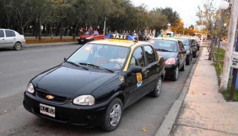 Hoy los taxis conmemoran su día trabajando. 