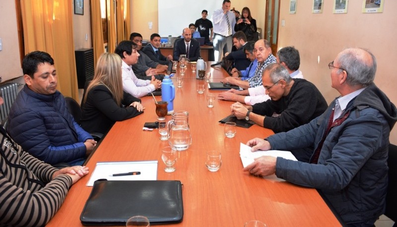 Imagen de la primera reunión de la mesa del Consejo del Salario en Jefatura. 