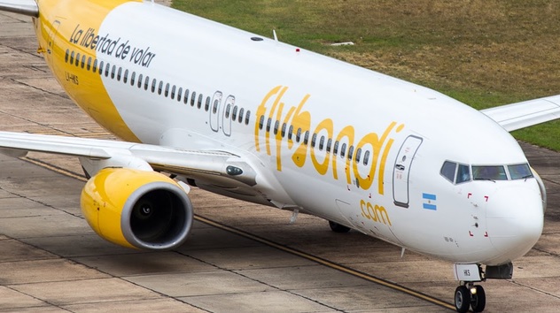 Flybondi, una de las empresas con las que se negocia.